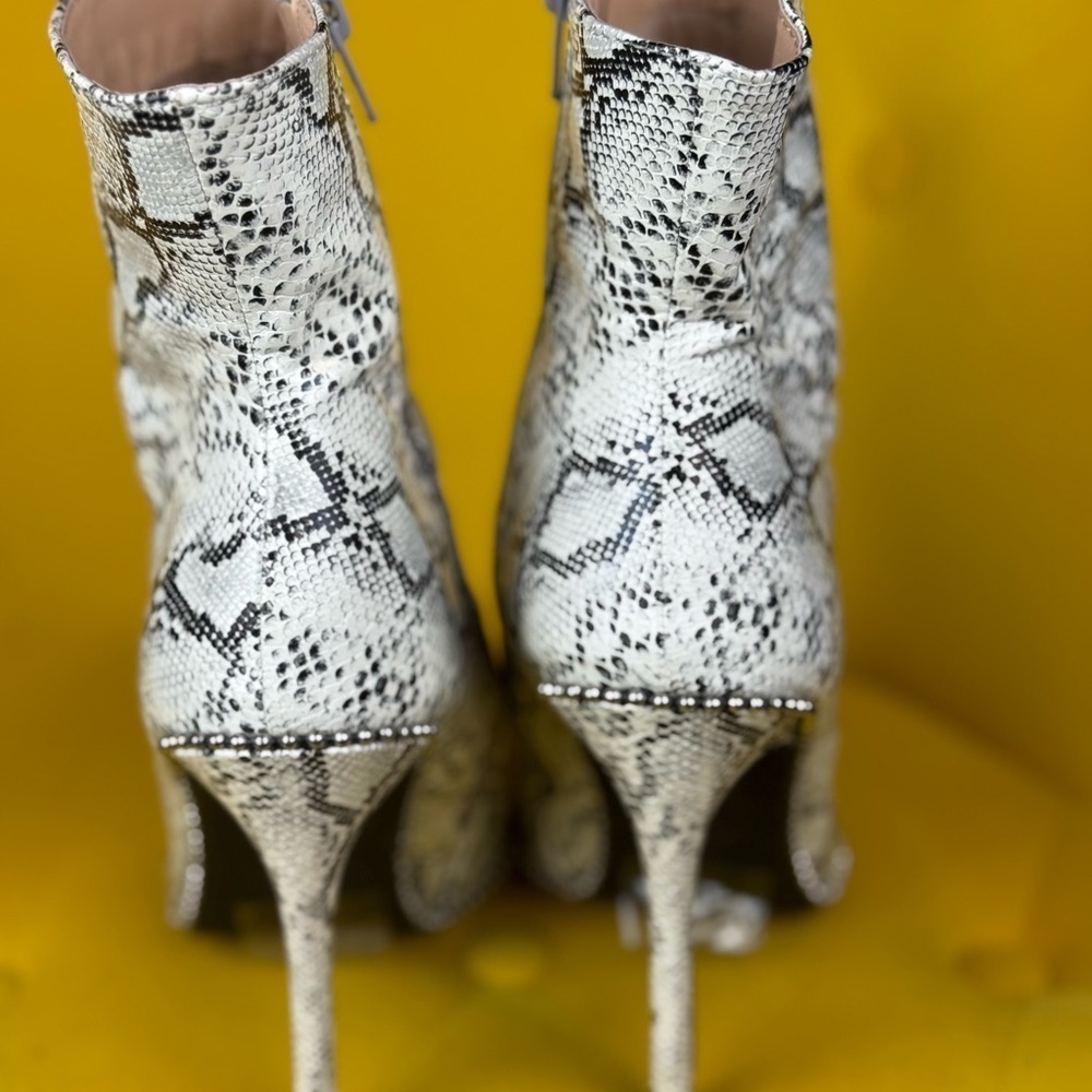 chase chloe SNAKEPRINT Studded Boots Size 6 - Picture 6 of 10
